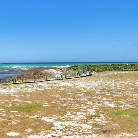 Colours Of The Sea - Main House Villa Struisbaai Bagian luar foto
