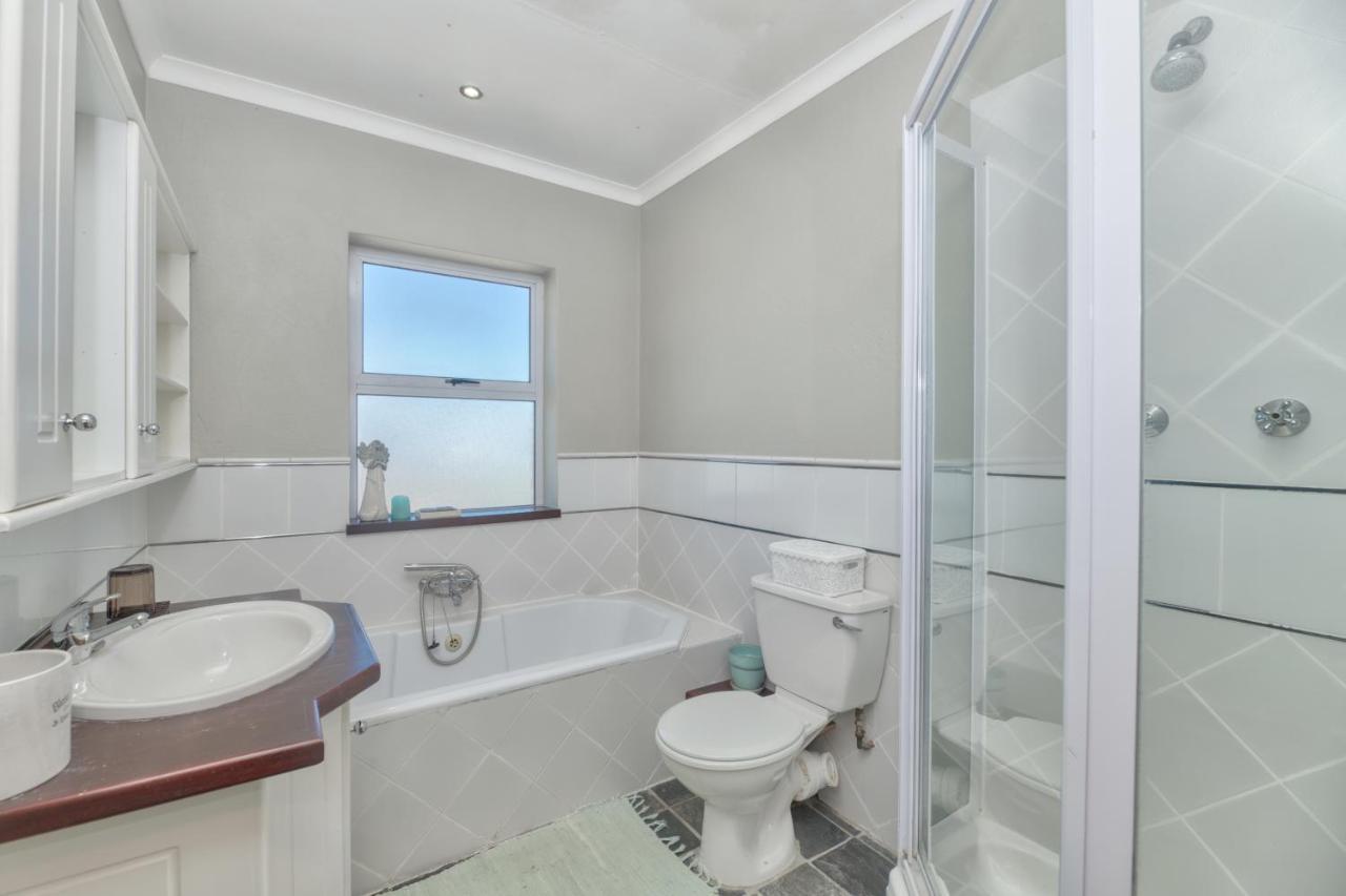 Colours Of The Sea - Main House Villa Struisbaai Bagian luar foto